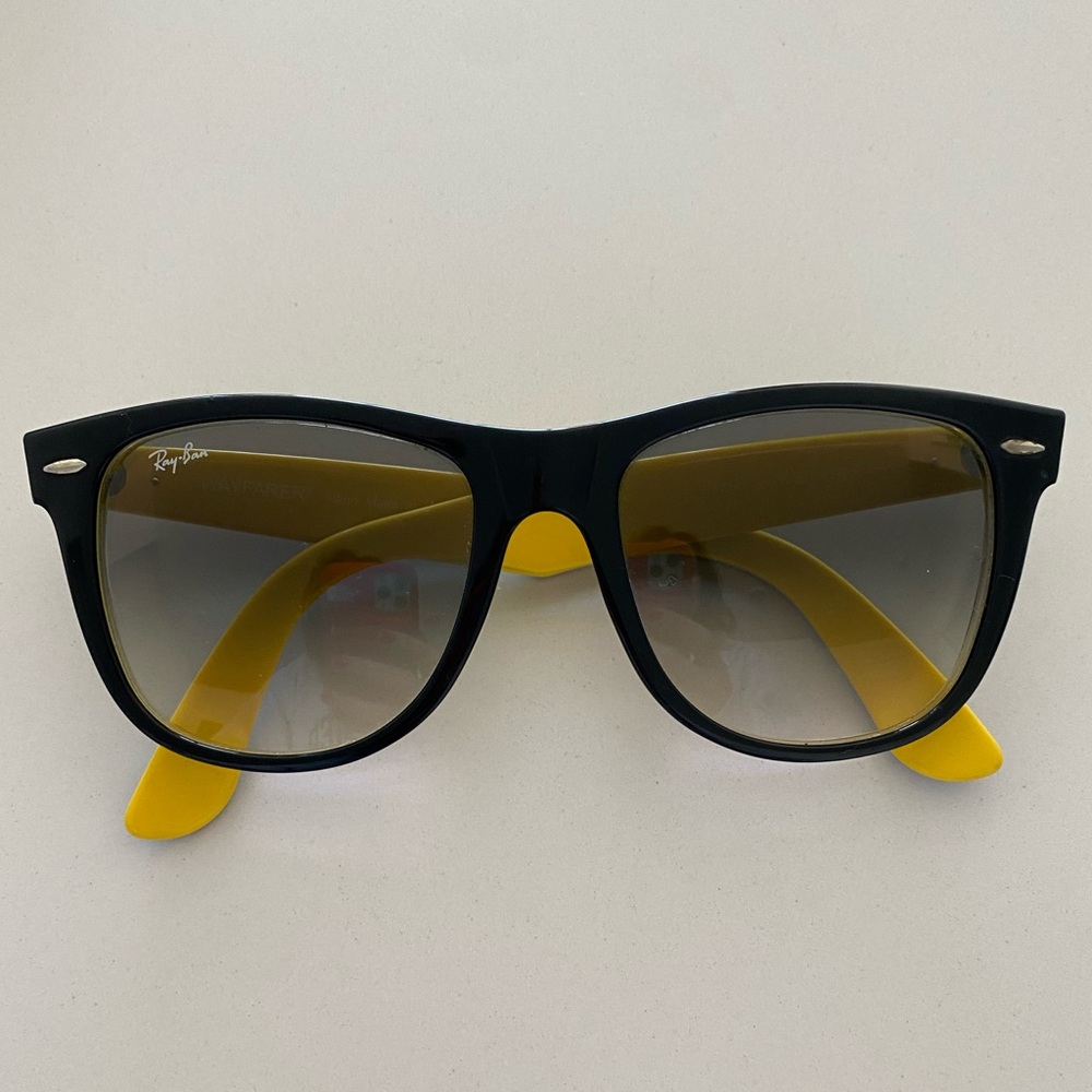 Ray-Ban Sunglasses large wayfarer black and yellow, great condition